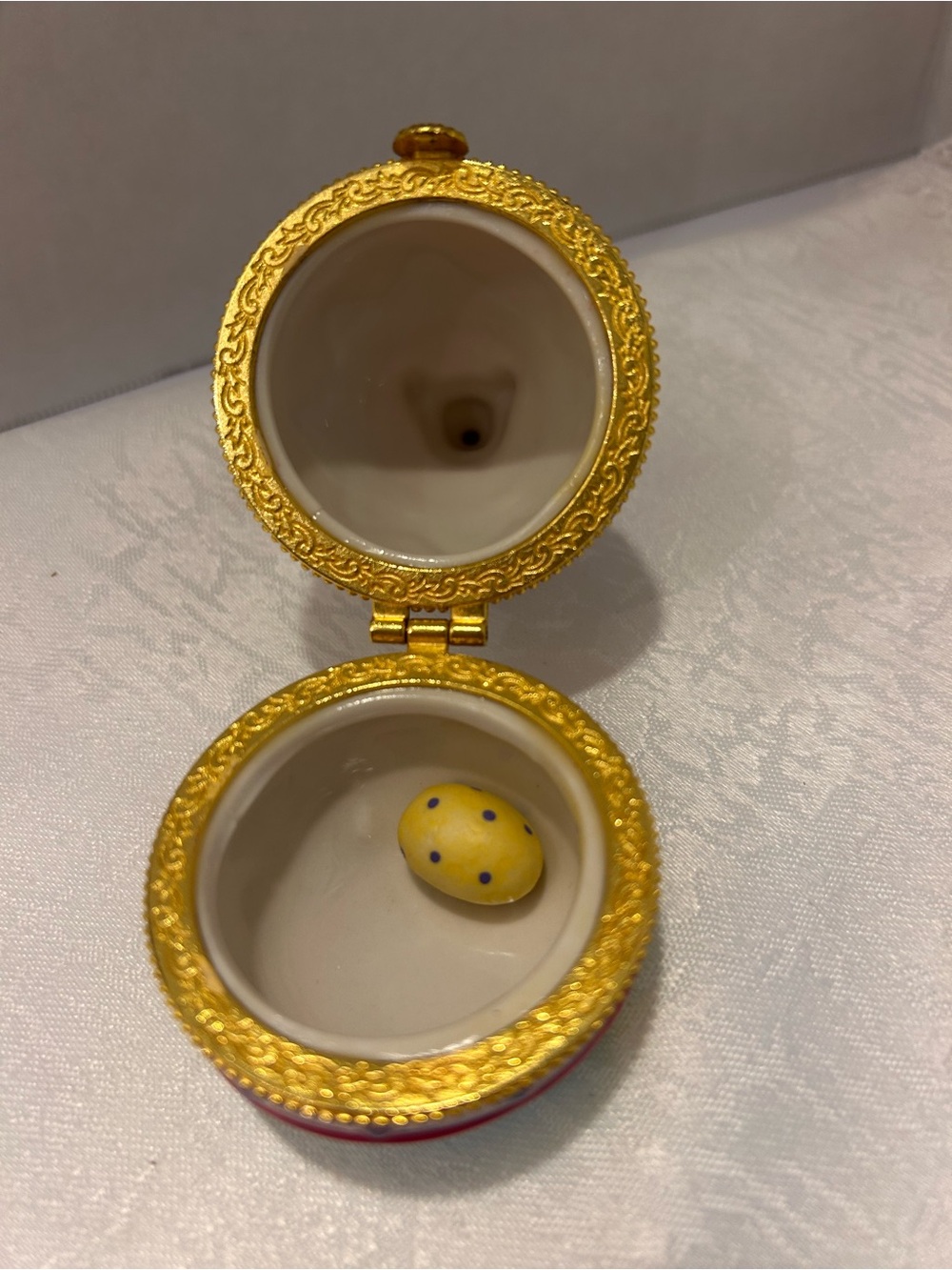 Ceramic Easter Bunny Egg Shaped Hinged Trinket Box & Miniature Egg Insert - Picture 4 of 4